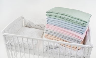 Mantinel do postieľky: Bezpečný priestor pre vaše bábätko